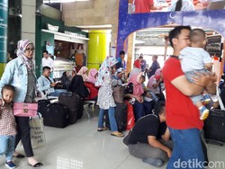 H-5 Lebaran, Stasiun Gambir Dipadati Pemudik