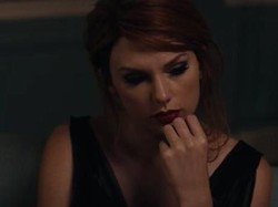 Fans Ini Lamar Sang Kekasih di Depan Taylor Swift!