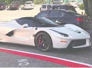 Bela Tim Mercedes, Hamilton Justru Koleksi Mobil Ferrari