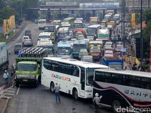 Melihat Kembali Foto-foto Pilu Mudik Masa Lalu