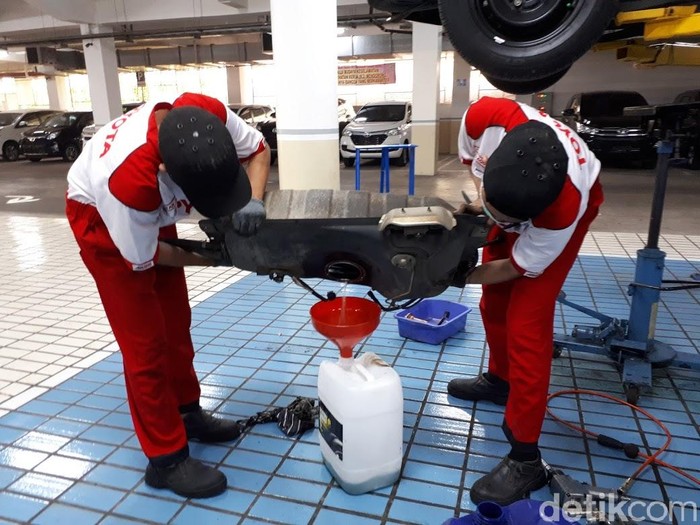 Kuras Tangki Bensin Toyota Avanza dan Daihatsu Xenia Kuras Tangki Bensin Toyota Avanza dan Daihatsu Xenia