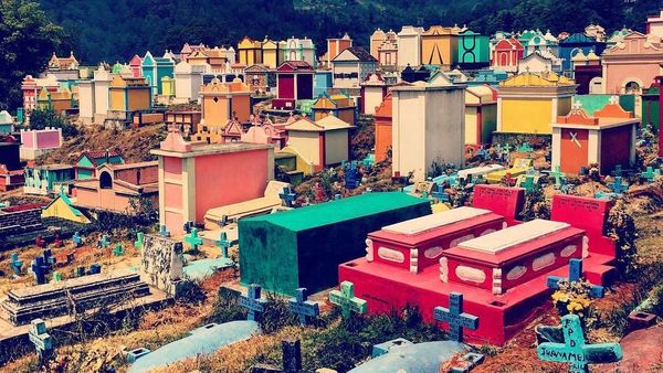 Foto: Kuburan Paling Berwarna-warni di Dunia