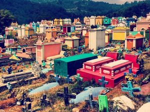 Foto: Kuburan Paling Berwarna-warni di Dunia