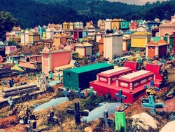 Kuburan Berwarna-Warni Ini Seram Nggak?