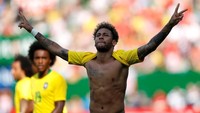 Selepas turun minum, Brasil memperbesar keunggulan melalui Neymar usai menuntaskan umpan Willian di menit ke-63. Gol itu membuat Neymar kini mengoleksi 55 gol dalam seragam Brasil, sejajar dengan pemain legendaris Romario. (Foto: Leonhard Foeger/Reuters)