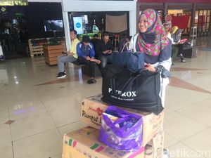 Mudik ke Semarang, Indah Bawa Baju Gamis dan Nastar untuk Ibu