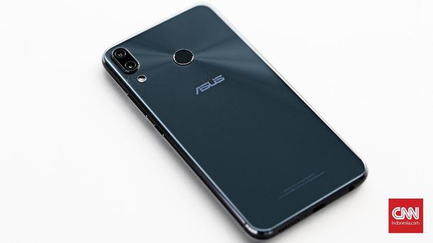 Asus Zenfone 5 Memikat dengan Poni Ala iPhone X