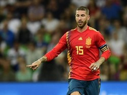 Sergio Ramos. Pemain asal Spanyol cukup banyak mengisi daftar ini dengan Ramos menjadi salah satunya. Bek Real Madrid pemilik akun Twitter @SergioRamos ini pun menempati satu posisi dalam daftar. (Foto: PIERRE-PHILIPPE MARCOU/AFP)