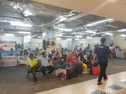 H-4 Lebaran, Terminal Pulo Gebang Ramai Pemudik