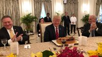 Foto: Donald Trump Terima Kejutan di H-3 Ulang Tahunnya