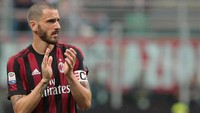 Sejumlah laporan di Italia dan Inggris mengklaim Leonardo Bonucci akan gabung ke MU. Jose Mourinho diklaim menggemari gaya main Bonucci dan Milan pun bersedia melepas beknya itu atas nama Financial Fair Play. (Foto: Emilio Andreoli/Getty Images)