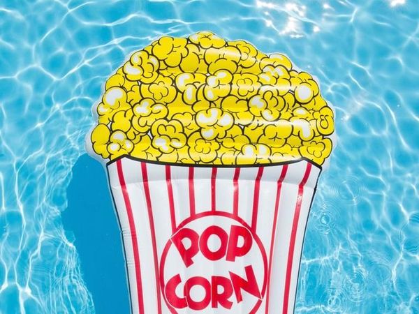 Gemas! Ini Pool Float Bentuk Makanan yang Wajib Dimiliki Pecinta Makanan