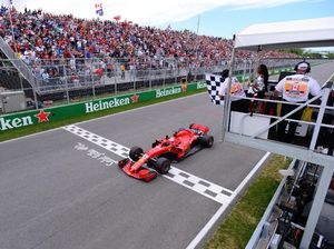 Tentang Bendera Finis yang Berkibar Prematur di GP Kanada Tentang Bendera Finis yang Berkibar Prematur di GP Kanada