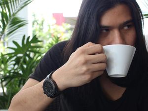 Ini Gaya Keren Virzha, Ketika Ngopi hingga Buka Puasa Bareng Teman