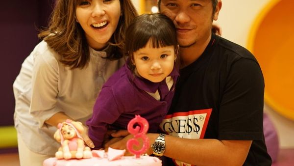 Lihat Nih 9 Keseruan Gading Marten Saat Kulineran Bareng Gempi dan Gisel