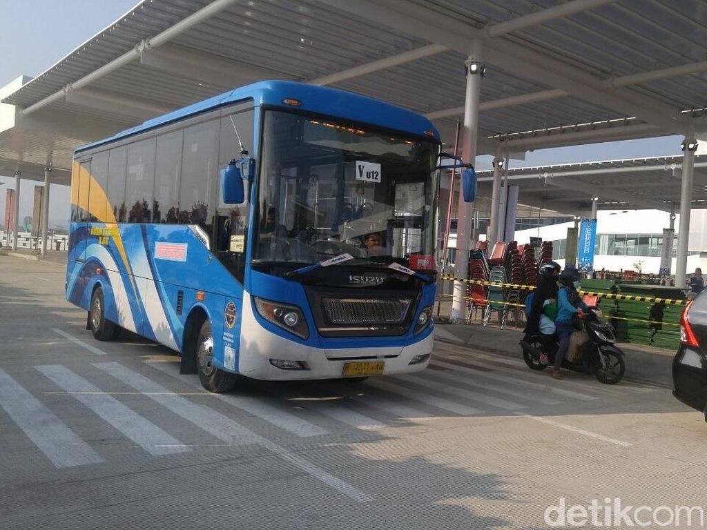Bus Umum ke Bandara A Yani akan Beroperasi Hingga Pukul 24.00 Bus Umum ke Bandara A Yani akan Beroperasi Hingga Pukul 24.00