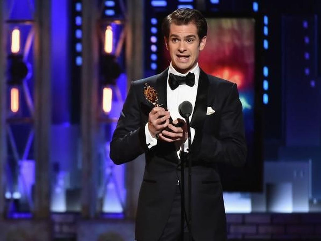 Dekat dengan Rita Ora, Andrew Garfield Bikin Panas Emma Stone? Dekat dengan Rita Ora, Andrew Garfield Bikin Panas Emma Stone?