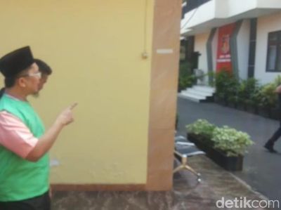 Pakai Rompi Hijau, Alfian Tanjung Dieksekusi ke LP Porong