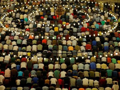 Suasana Salat Tarawih di Masjid Suleymaniye di Turki