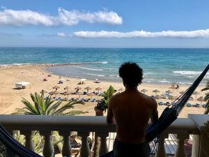 Nyantai di Pantai Mana, Mohamed Salah?