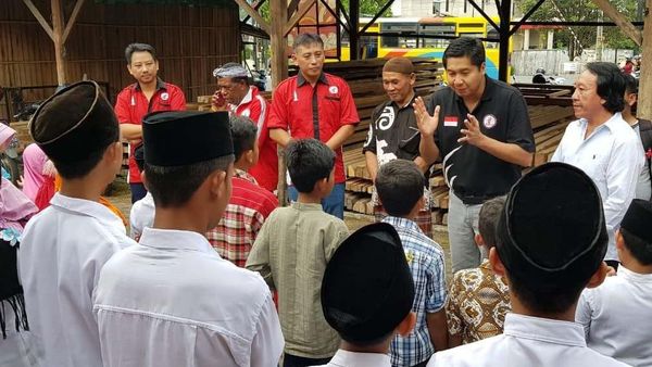 Indahnya Berbagi Kebahagiaan dengan Yatim Piatu