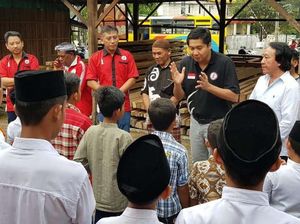 Indahnya Berbagi Kebahagiaan dengan Yatim Piatu