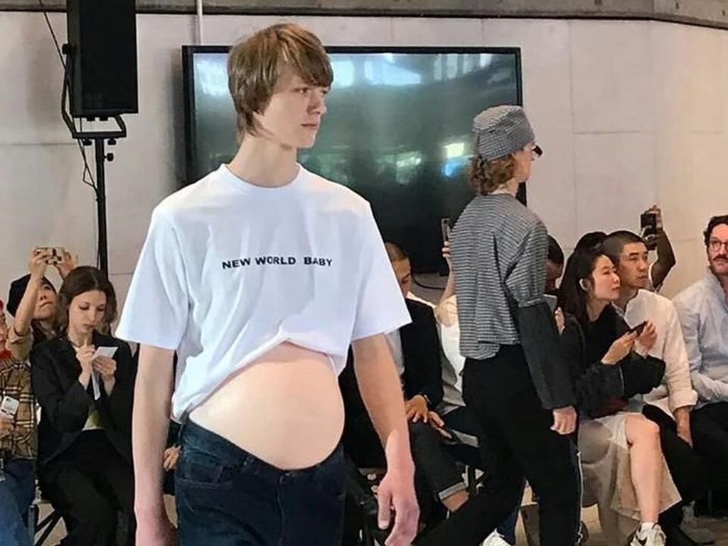 Aneh, Ada Model Pria Hamil di Catwalk London Fashion Week Aneh, Ada Model Pria Hamil di Catwalk London Fashion Week
