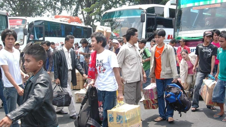 Mudik Jadul: Adu Maut di Kereta hingga Horor Macet di 