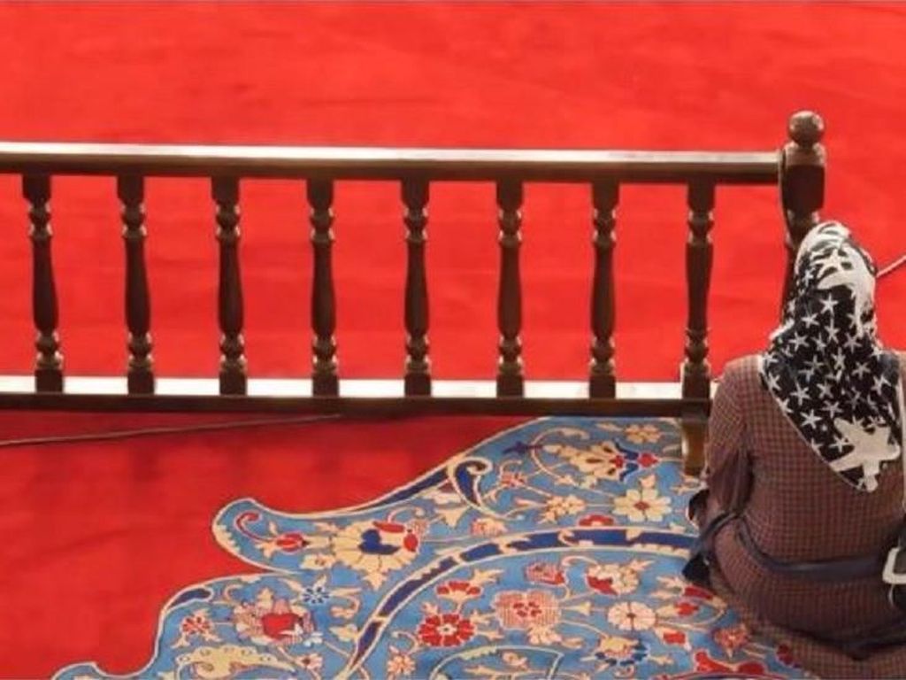 Perempuan Turki Protes Pemisahan Kawasan Pria-Perempuan di Masjid Perempuan Turki Protes Pemisahan Kawasan Pria-Perempuan di Masjid