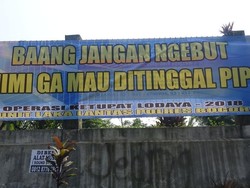 Aneka Spanduk Imbauan Mudik di Jalur Puncak yang Bikin Tersenyum