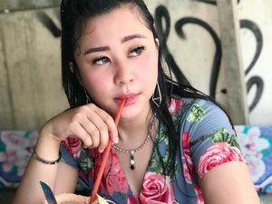 Akan Menikah, Begini Keseruan Chikita Meidy Saat Makan Mie hingga Seafood