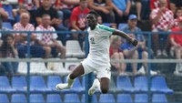 9. Ismaila Sarr. Pemain sayap berusia 20 tahun ini lahir di Saint-Louis, Senegal pada 23 Februari 1998. Sarr sudah membela timnas senior Senegal sejak 2016 dan kini telah mencatatkan 11 penampilan, plus 3 gol. (Foto: Antonio Bronic/Reuters)
