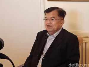 Tanpa Mobil RI-2, JK Halalbihalal ke Rumah BJ Habibie Tanpa Mobil RI-2, JK Halalbihalal ke Rumah BJ Habibie