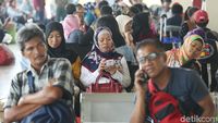 Ribuan Pemudik Padati Terminal Pulo Gebang