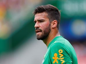 Video: Isi Pesan Mohamed Salah ke Alisson Becker