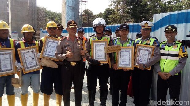 Kapolda Jateng beri penghargaan