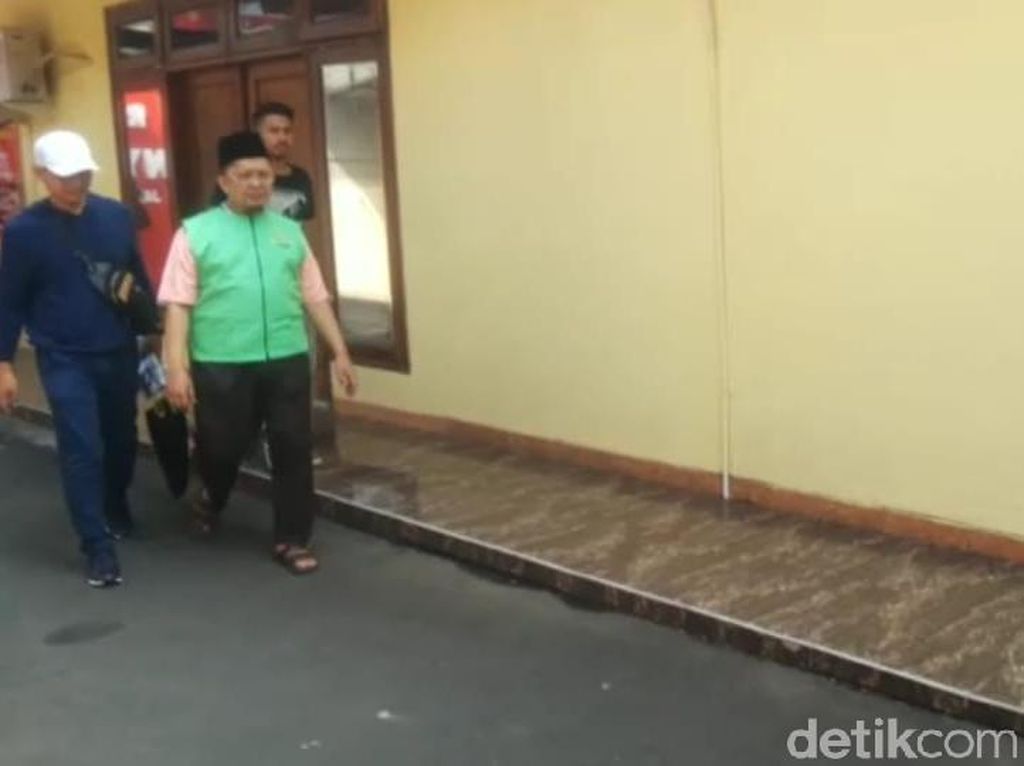 Alfian Tanjung Melawan Eksekusi Alfian Tanjung Melawan Eksekusi