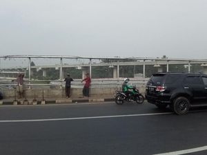 Mobil Kembali Dilempari Batu di Tol Ciracas, 2 ABG Ditangkap Mobil Kembali Dilempari Batu di Tol Ciracas, 2 ABG Ditangkap
