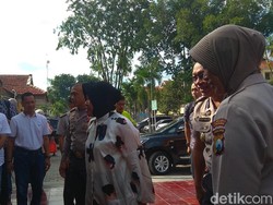 Ditengok Risma, Anak Bomber Surabaya Cerita Pernah Juara Pencak Silat