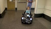 Asyik! Pasien Anak di RS Ini Naik Mobil-mobilan ke Ruang Operasi