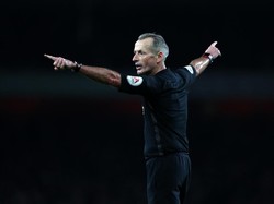 Untuk Amal, Dua Wasit Premier League Ini Bersepeda ke Piala Dunia 2018