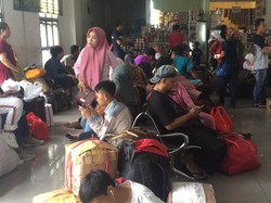 H-3 Lebaran, Terminal Rawamangun Dipadati Pemudik