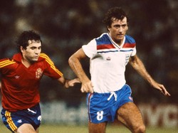 Inggris tampil simpel di Piala Dunia 1982, namun elegan. (Foto: Allsport UK/Getty Images)