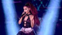 Surprise! Ariana Grande Jadi Member Dadakan Boyband Cilik Filipina