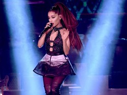 Surprise! Ariana Grande Jadi Member Dadakan Boyband Cilik Filipina