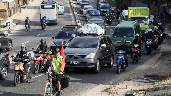 Luar Biasa! Pemudik ini Pulang Kampung Naik Sepeda