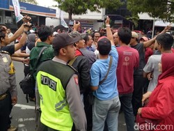 Panwaslu Incar Baliho Bulan Bung Karno di Blitar, Ada Apa ?