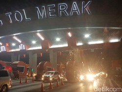 Antrean Pemudik Mulai Mengular di Gerbang Tol Merak