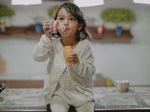 Cantiknya Khanza, Anak Poppy Bunga yang Sebentar Lagi Jadi Kakak