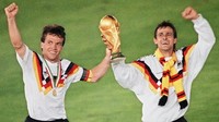 Seragam Jerman Barat di Piala Dunia 1990 dinilai sebagai salah satu yang punya desain terbaik di Piala Dunia. Tim ini makin meninggalkan kesan kuat setelah sukses tampil sebagai juara. (Foto: AFP PHOTO)